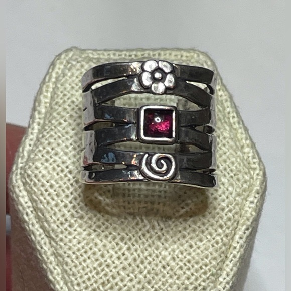 Silpada sterling silver Garnet Flower Swirl ring - Picture 2 of 5